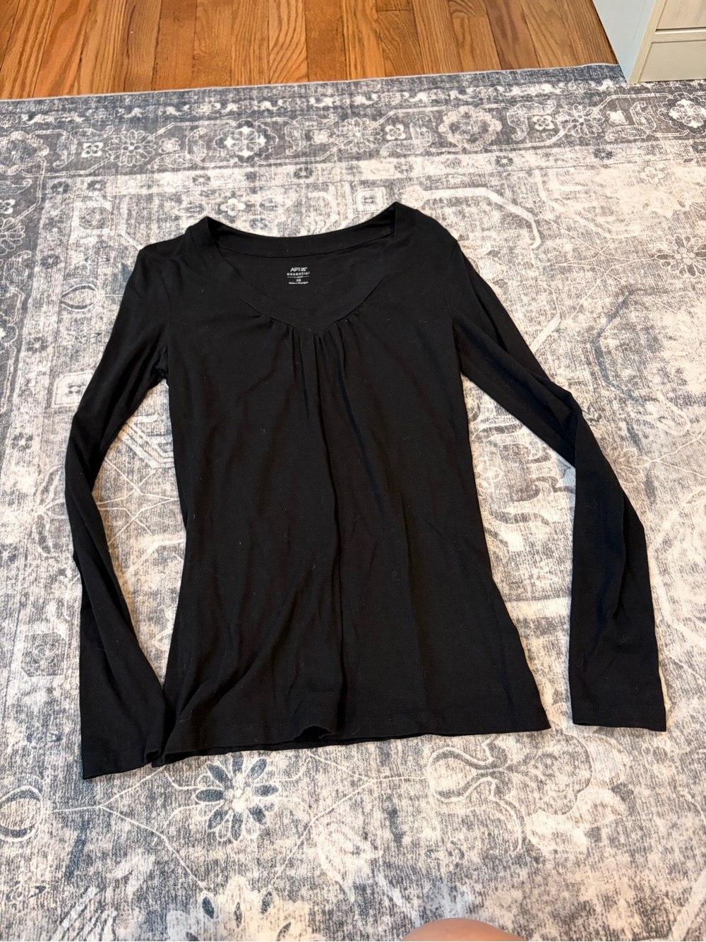 Apt. 9 Black Long-Sleeve Scoop/v Neck Top with Front Gather